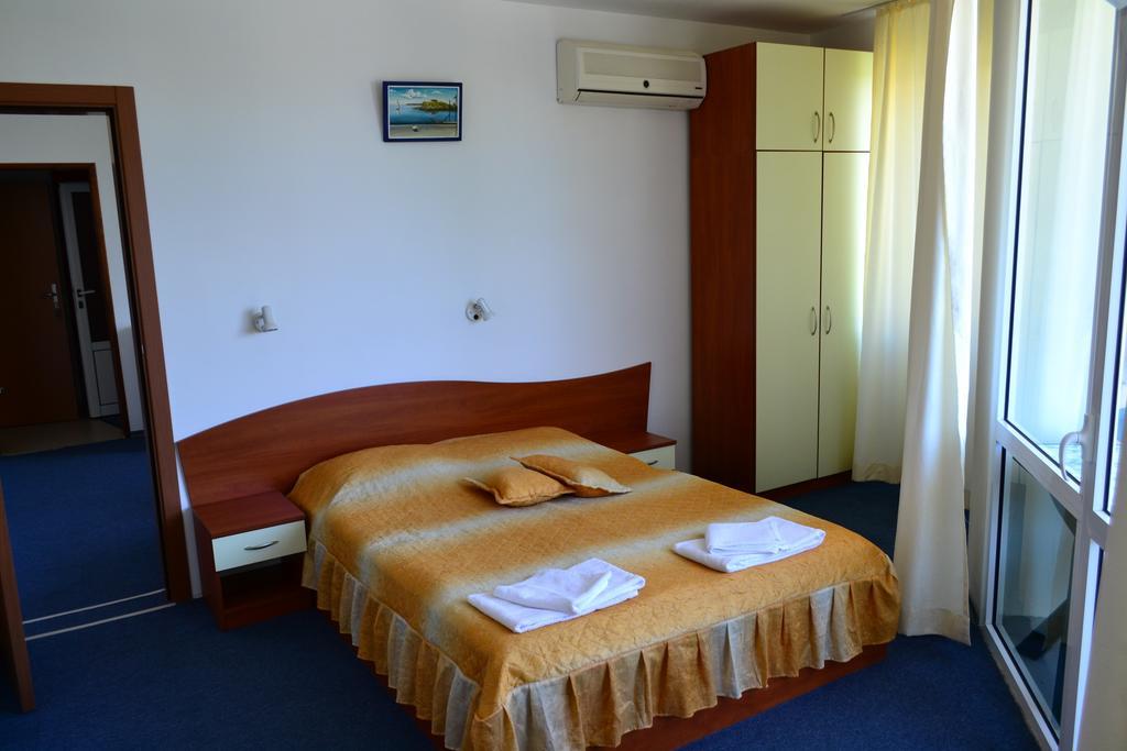 Saint George Family Hotel Lozenets Room photo